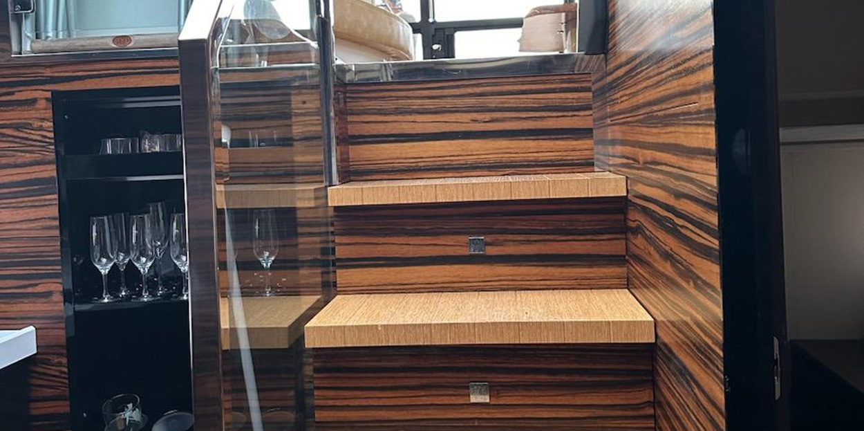 4 - Cranchi 64 stairs