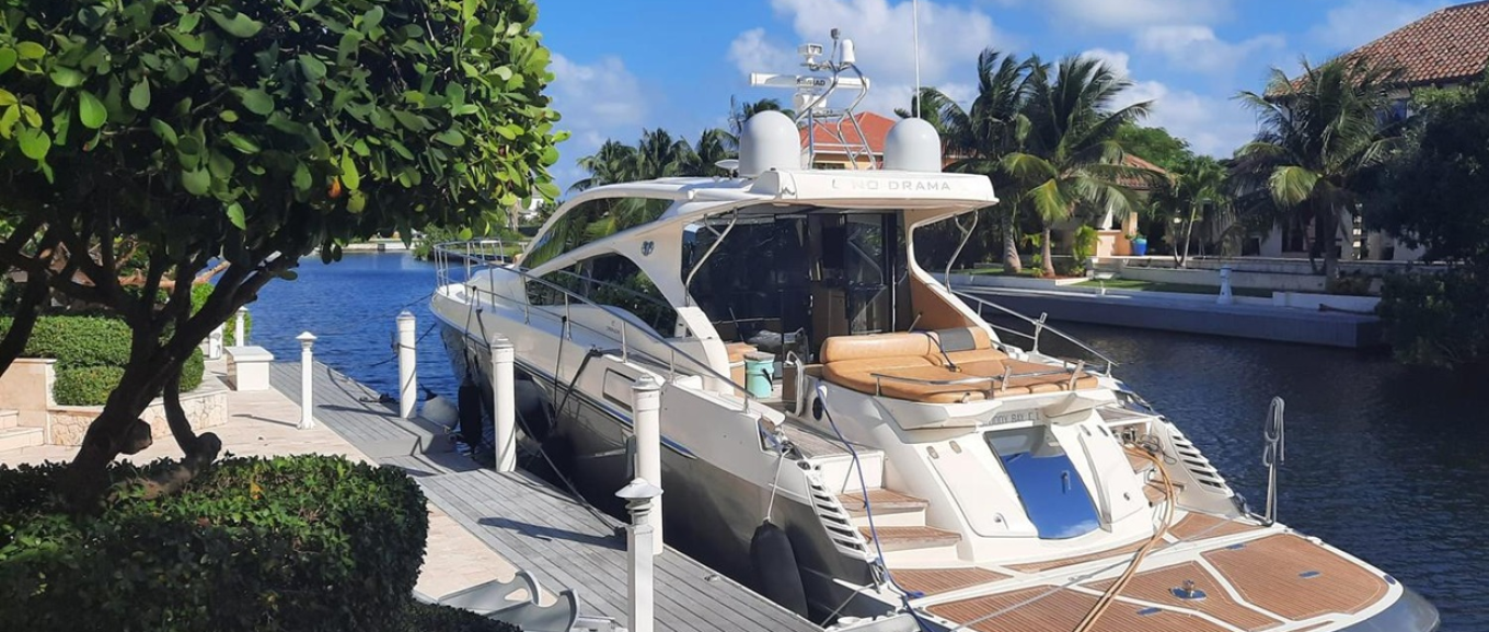 Cranchi 64 Charter in Grand Cayman - stern view